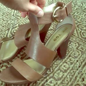 Gorgeous and comfy t-strap sandals