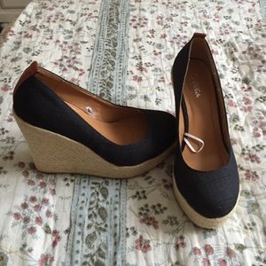 Black and Tan Wedges