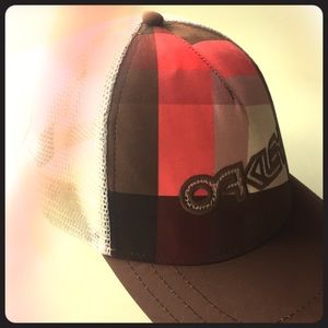 Oakley SnapBack / trucker hat