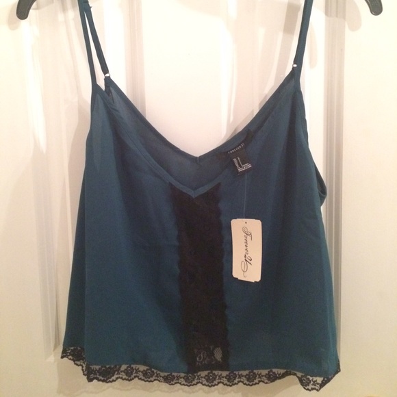 REDUCED PRICE🔴🔴 teal cropped tank w/ black lace!