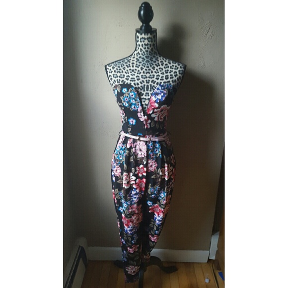 🎉HP🎉 Floral belted plunge jumpsuit - Picture 2 of 4