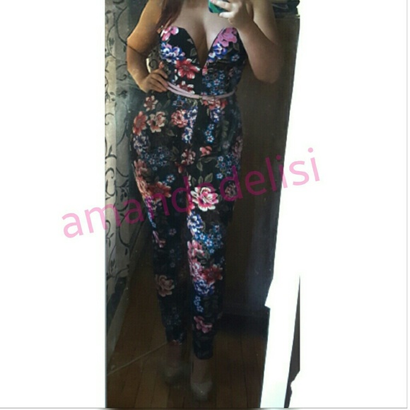 🎉HP🎉 Floral belted plunge jumpsuit - Picture 3 of 4