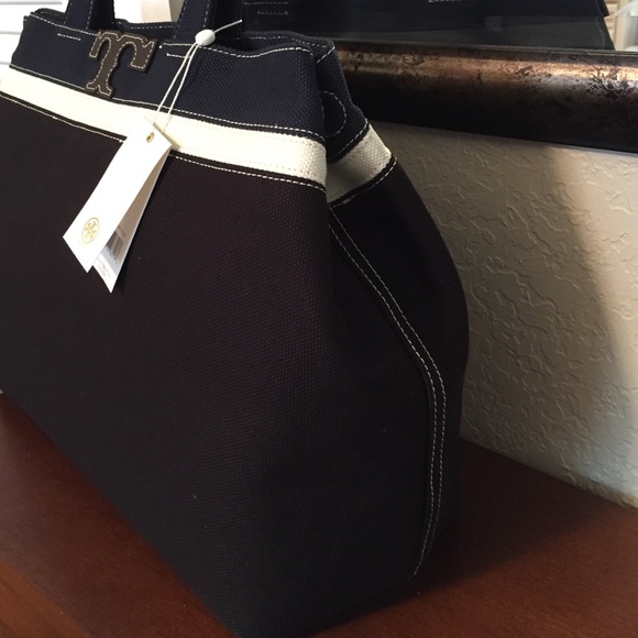 🆕Tory Burch Canvas tote in Black & White. NWT - Picture 2 of 4