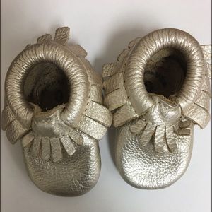 Freshly Picked Moccasins *infant *platinum