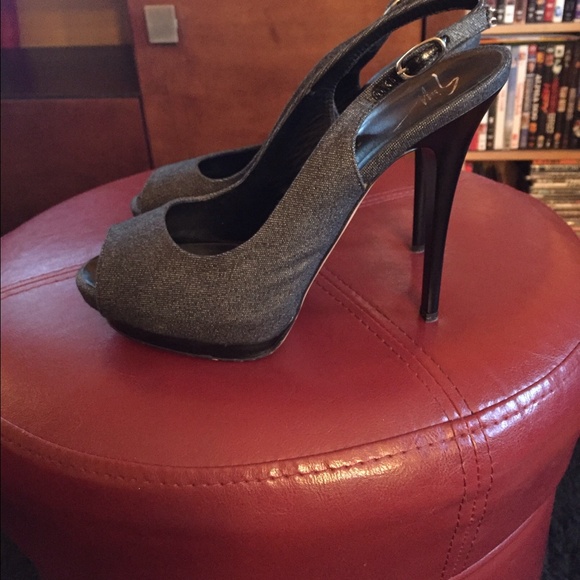 Shoes - Picture 3 of 4