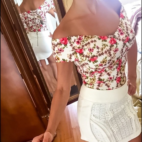 Skirt only, this is SO CUTE! Top is sold.
