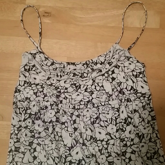 💕 3/$25 Ann Taylor LOFT dress | B&W flower - Picture 2 of 2