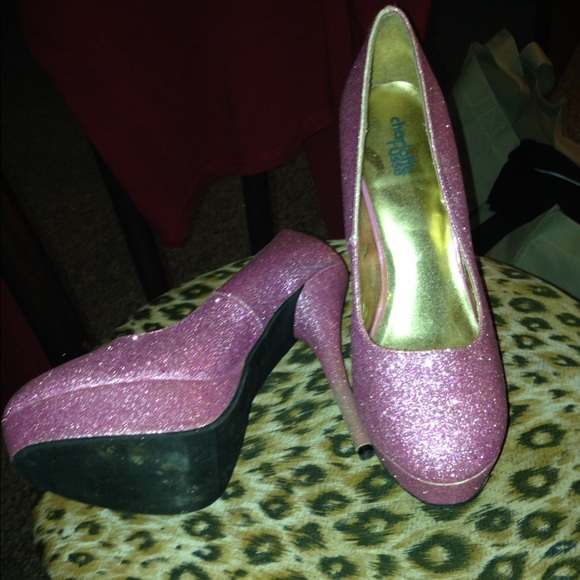 Pink sparkly Charlotte Russe high heel shoes - Picture 3 of 3