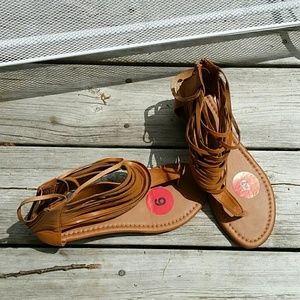 BUCCO Capensis Camel Gladiator Sandals Sz 6 BNWT