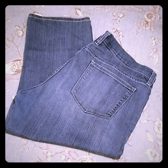 Old Navy Ultra Blue Capri Jeans sz 14