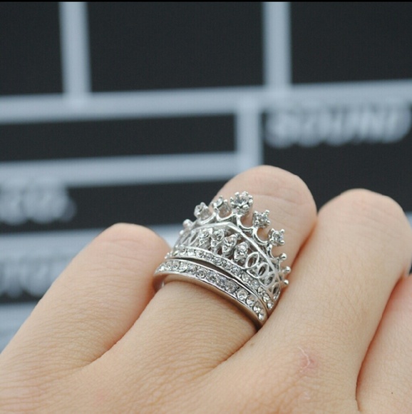 Crystal Rhinestone Crown Ring - Picture 3 of 4