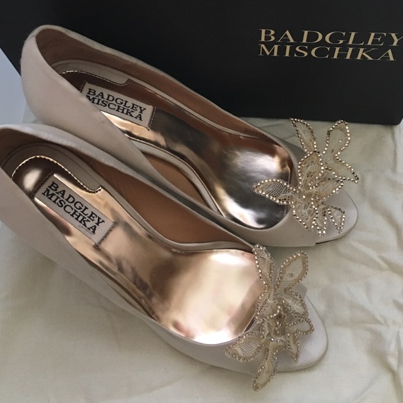 Badgley Mischka Bridal Regine pump