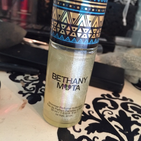 Bethany mota body roller shimmer !!