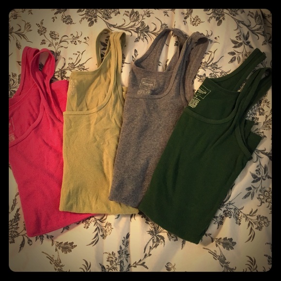 Lot of four mossimo tanks