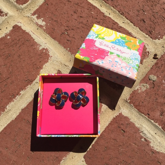 New Never worn Lilly earrings