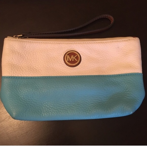 Michael Kors Handbags - Michael Kors wristlet