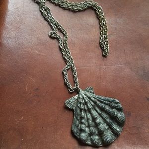 Shell necklace with long chain. Vintage