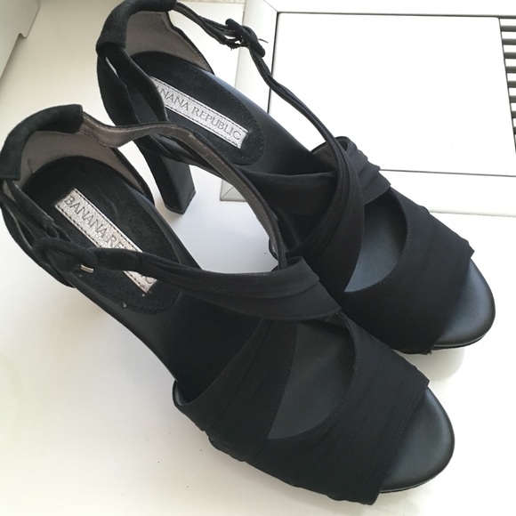 Banana Republic strappy platform suede sandals