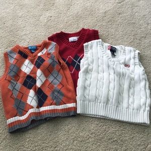 💥COMBO 💥3 boys sweater vests all of them are 3t