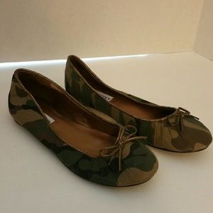New Steve Madden camo ballet flats Sz 6 1/2