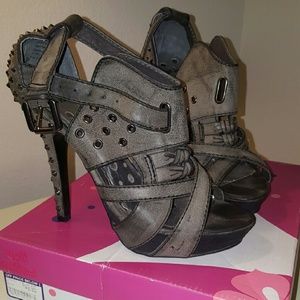 Spiked high heel shoe