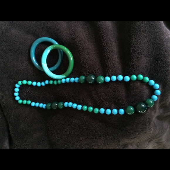 Necklace and bracelet set