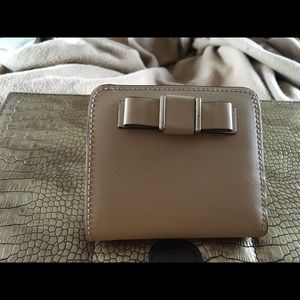 Authentic Coach Wallet no stains or tears