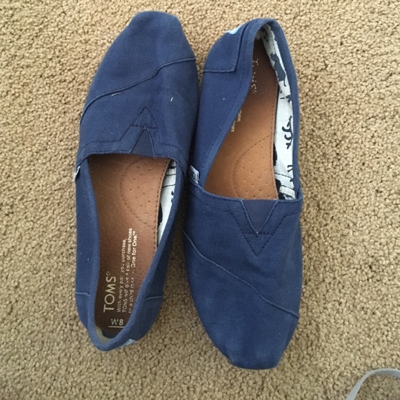 TOMS classic slip ons