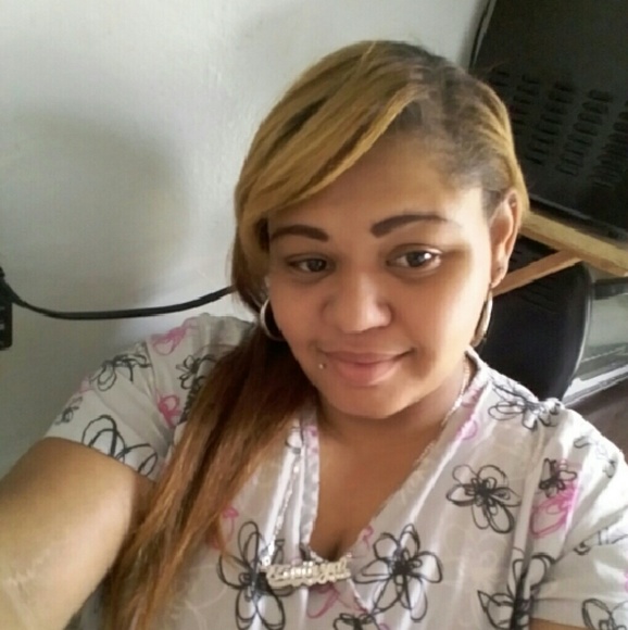 Meet your Posher, Sintia - Picture 1 of 1