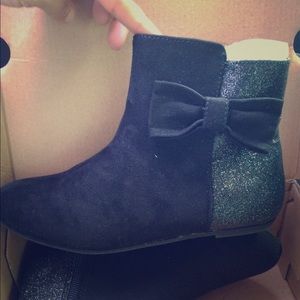 Black boots size 1