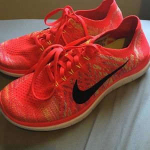 NIKE fly knits BARELY WORN