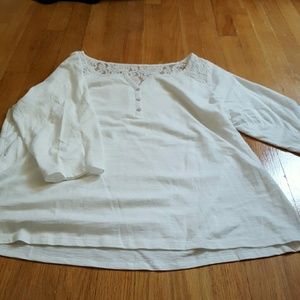 White 3 button top woth lace on back and shoulders