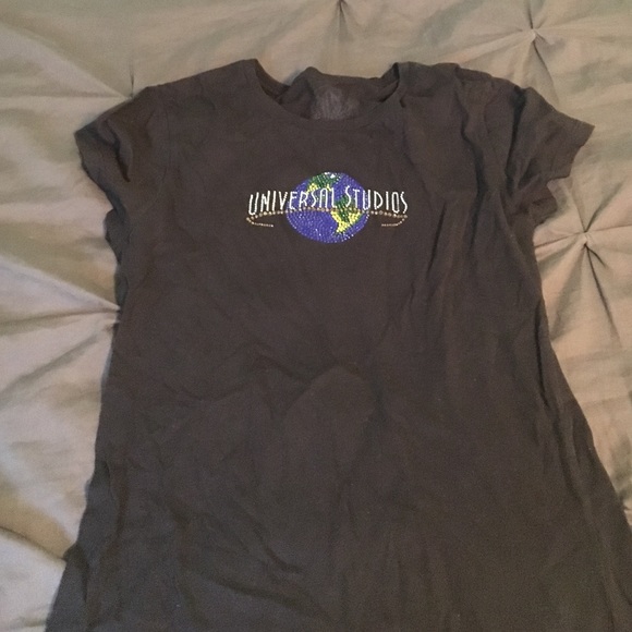 Universal t shirt