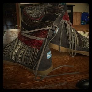 TOMS Nepal boot