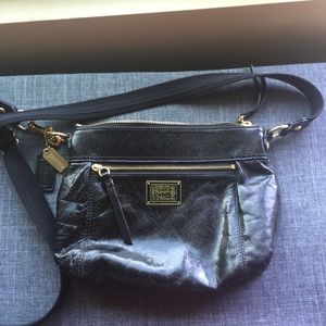 Coach Poppy Crossbody bag in black leather. Coach Poppy Crossbody bag in black leather.