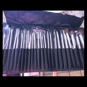 24 piece makeup brush set