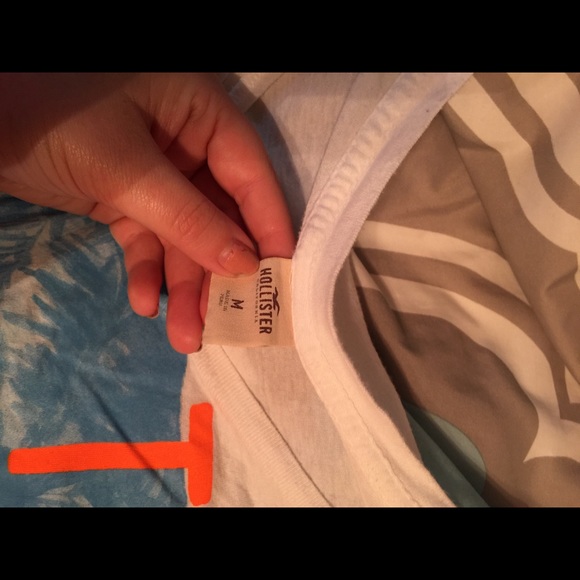 To the Beach size medium Hollister t shirt. - Picture 2 of 3