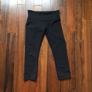 Lululemon Wunder Under Crops size 6