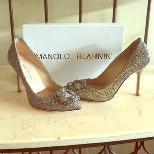 Manolo Blahnik Bronze iridescent Hangisi pumps!