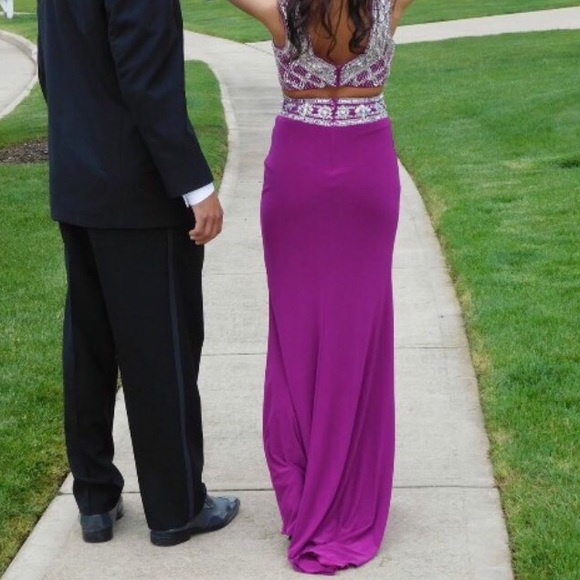 PROM DRESS 💜💜 - Picture 3 of 4