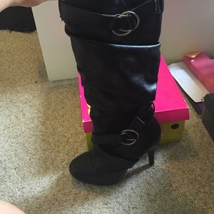 Black heel boots