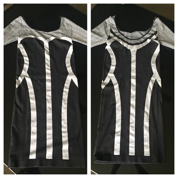 Bebe Outlined Dress - Picture 3 of 4