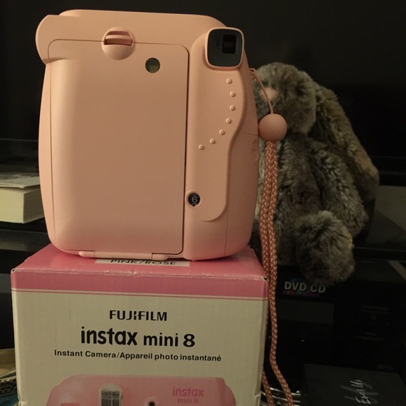 SOLD‼️‼️BUNDLE PINK CAMERA WITH NEW FILM PACK - Picture 2 of 4