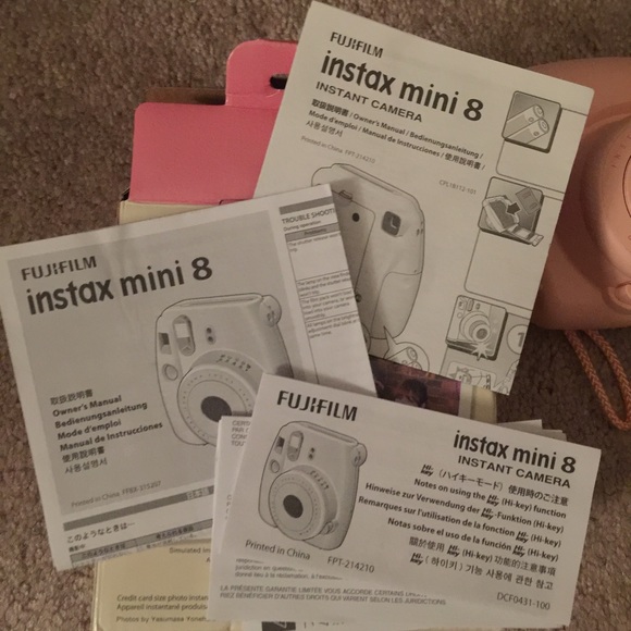 SOLD‼️‼️BUNDLE PINK CAMERA WITH NEW FILM PACK - Picture 3 of 4