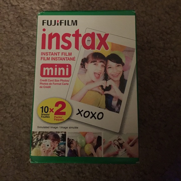 SOLD‼️‼️BUNDLE PINK CAMERA WITH NEW FILM PACK - Picture 4 of 4