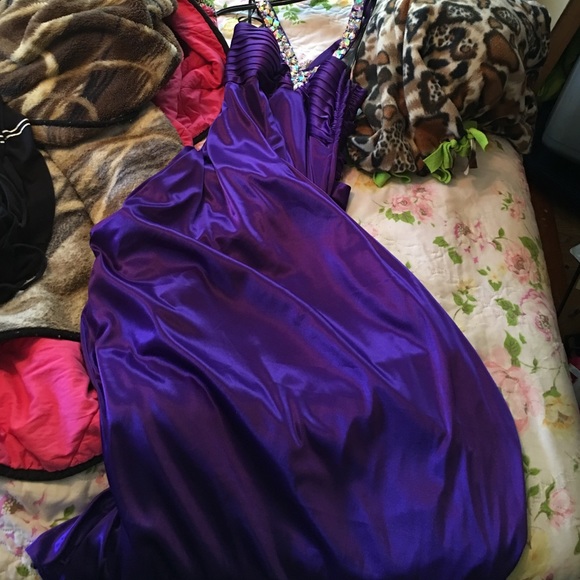 Size 9/10 Deb prom dress. Paid $100 asking $35. - Picture 2 of 4