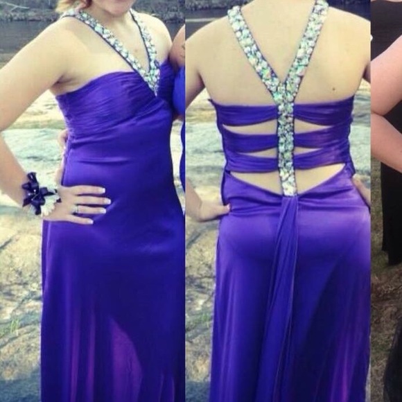Size 9/10 Deb prom dress. Paid $100 asking $35. - Picture 4 of 4
