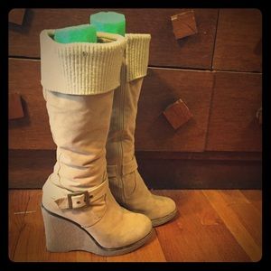 🎉Price Drop! 🎉Wedge cream boots