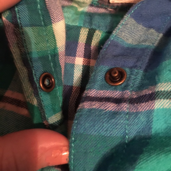 Size large snap up plaid shirt - Picture 2 of 3