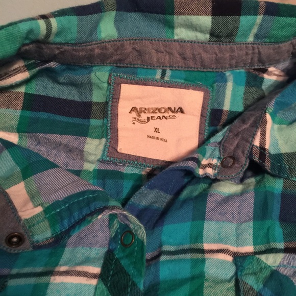 Size large snap up plaid shirt - Picture 3 of 3